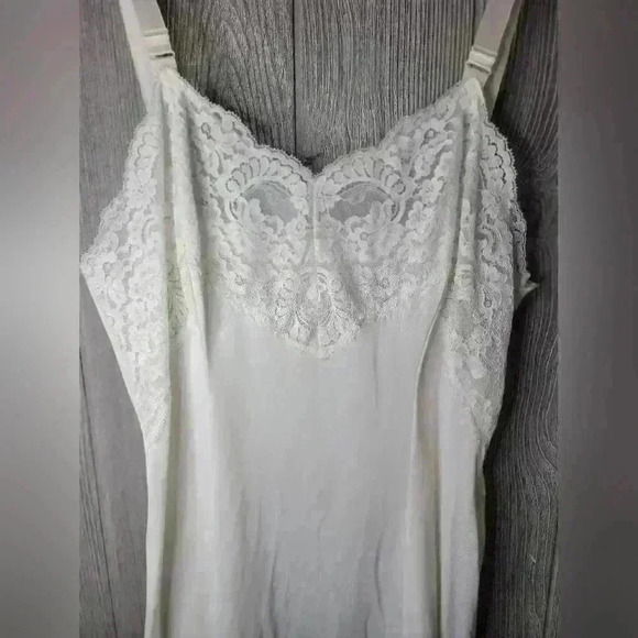Vintage Lord & Taylor slip size small - Picture 2 of 7